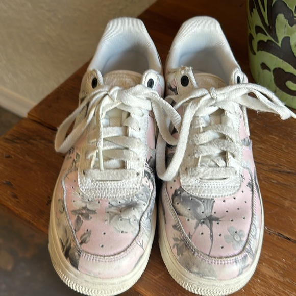 Pink  Nike floral Air Force 1 - Picture 2 of 6